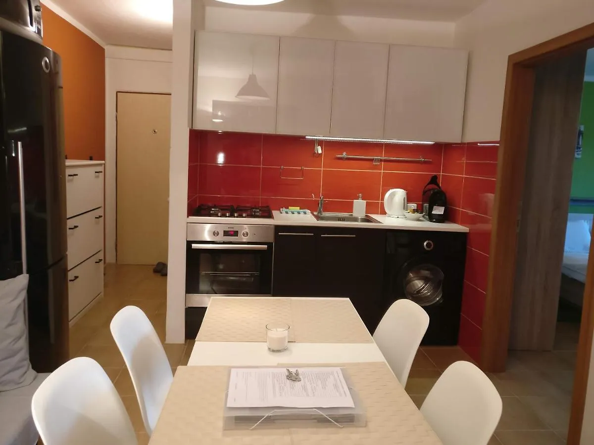 Invalidovna Apartment براغ